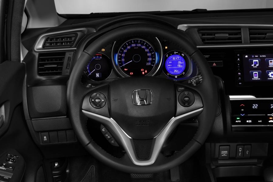 Панель приборов Honda Fit 2017 года  (LA) (фото 2 из 40)
